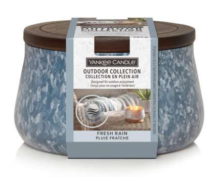 DÁREK: Vonná svíčka Yankee Candle Outdoor Fresh Rain (Svěží déšť)