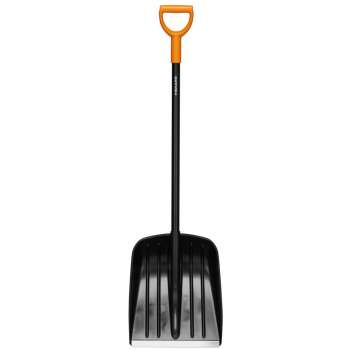 Lopata na sníh Fiskars Solid™