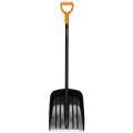 Lopata na sníh Fiskars Solid™
