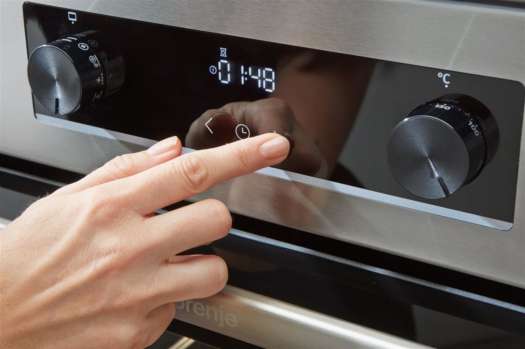 Elektrický sporák Gorenje GEC5C41SG – objem 70 l, šedý