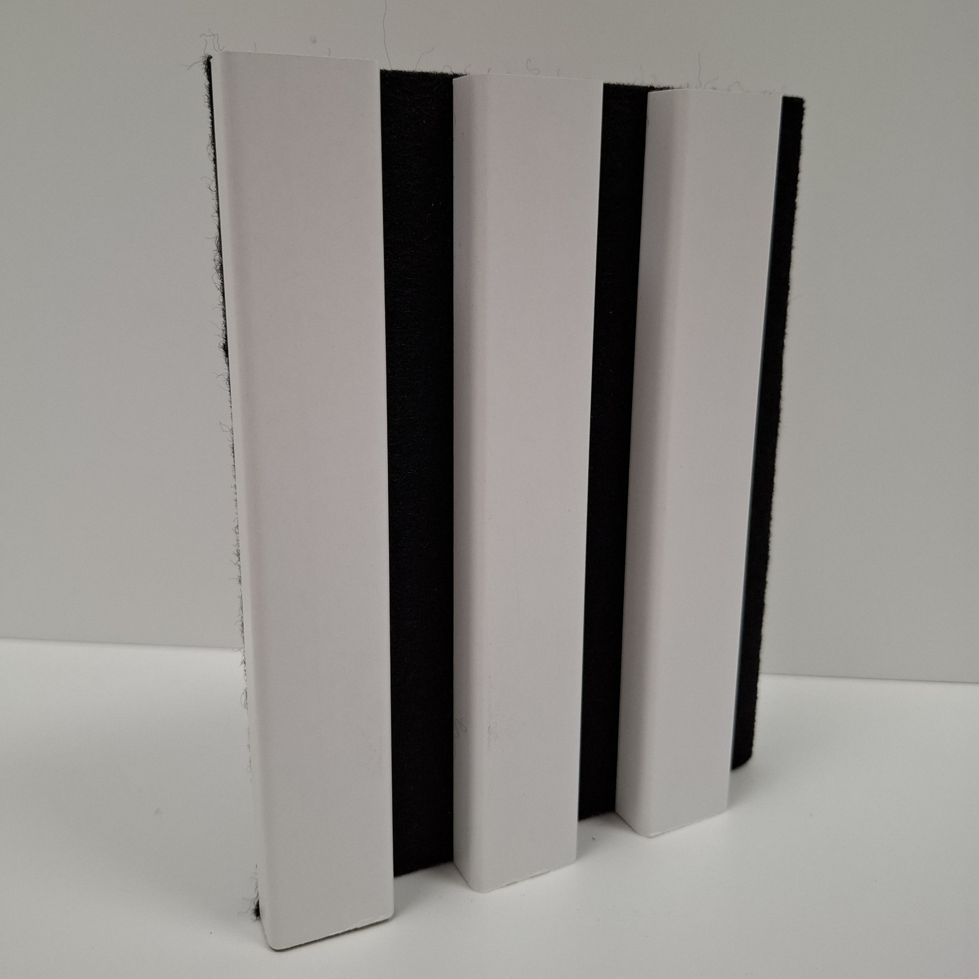 Akustický panel na filcu - 2,08 m2, folie, bílý