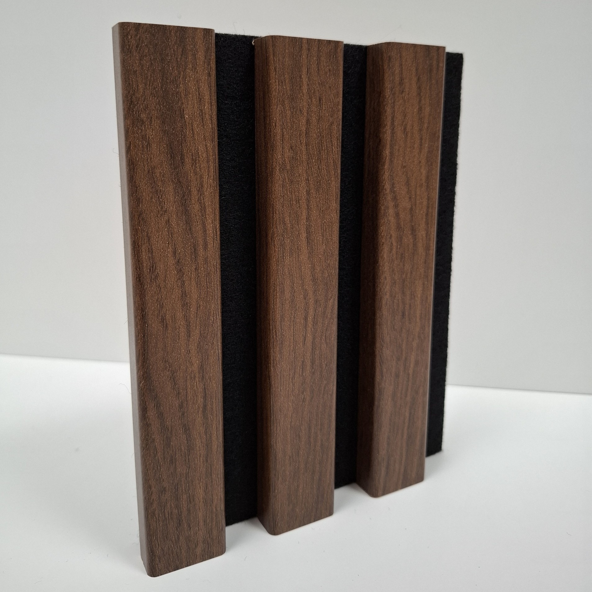 Akustický panel na filcu - 2,08 m2, folie, dub mořený