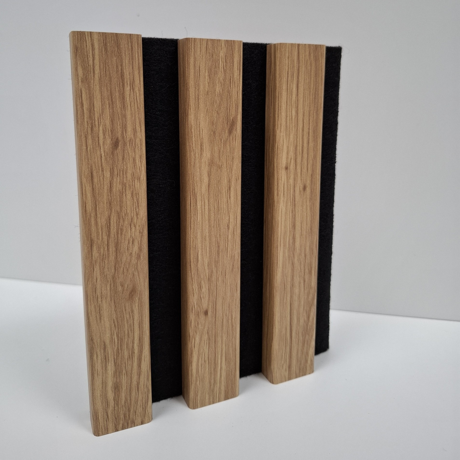 Akustický panel na filcu - 2,08 m2, folie, dub Saragossa