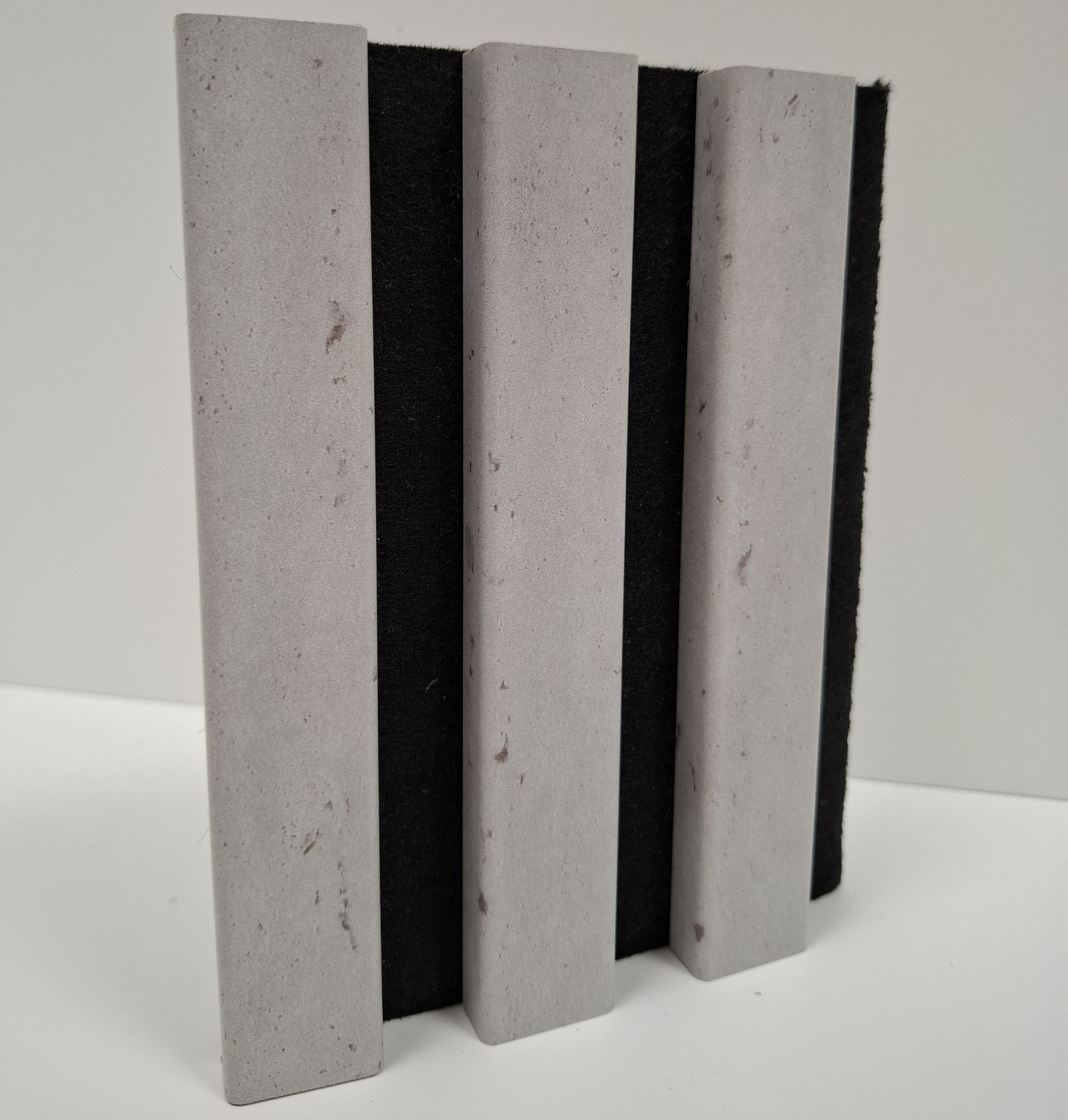 Akustický panel na filcu - 2,08 m2, folie, beton