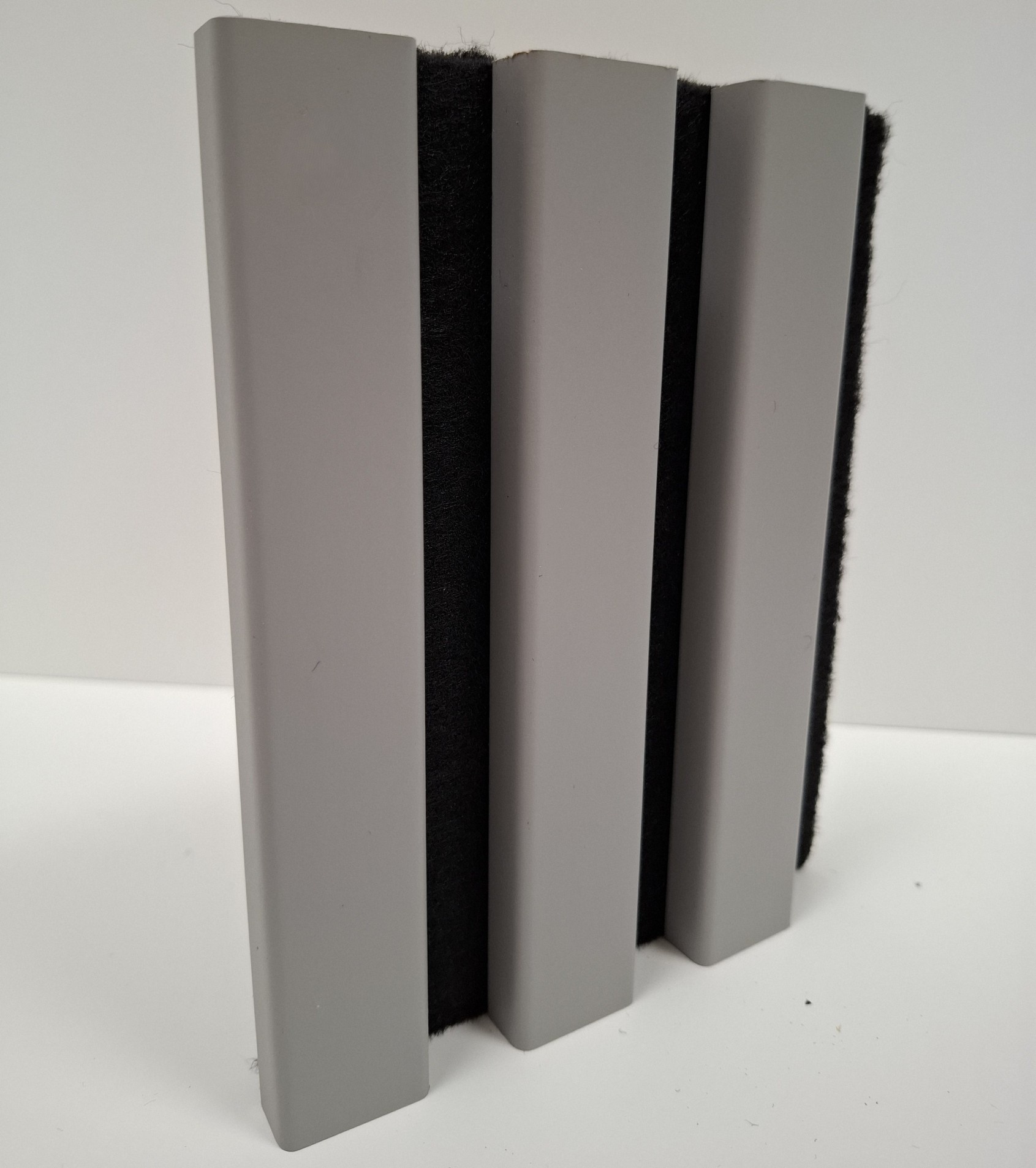 Akustický panel na filcu - 2,08 m2, folie, světle šedý