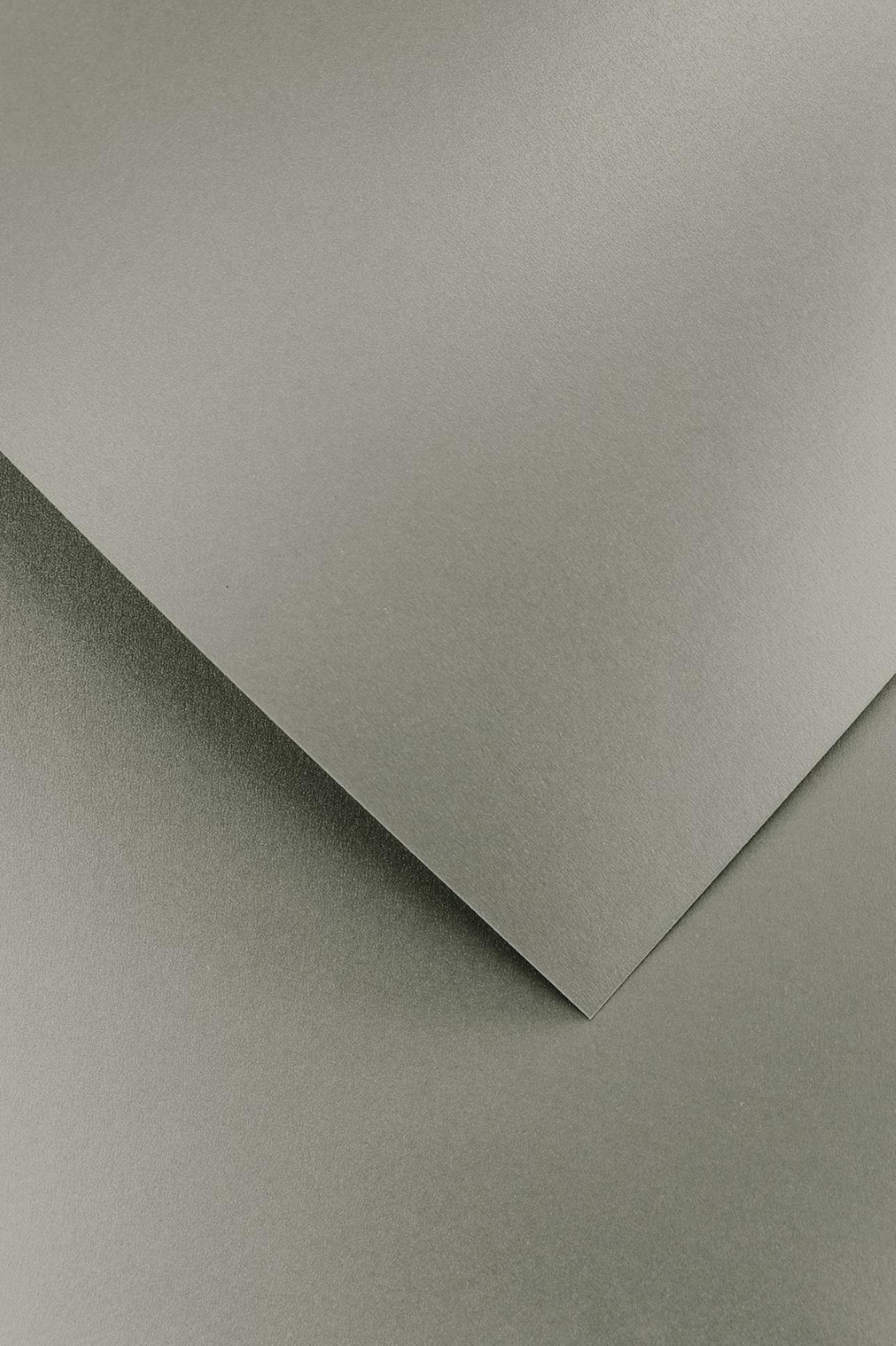 Galeria Papieru Designový papír A4 Pearl - 210 g, světle stříbrný, 20 ks